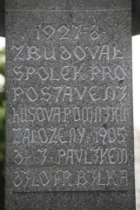 Nápis na pomníku