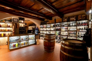 Wine shop Cork Tábor