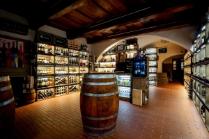 Wine shop Cork Tábor