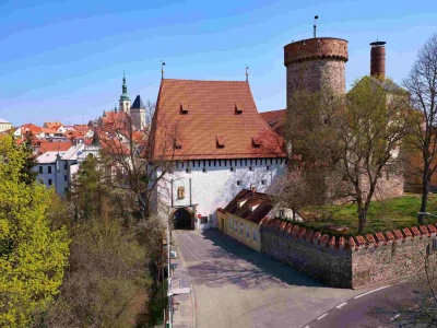 Burg Kotnov und Bechyně-Tor
