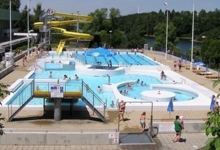 Swimming stadium