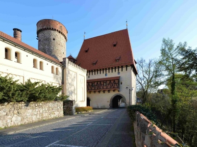 Kotnov a Bechyňská brána z Klokotské ulice