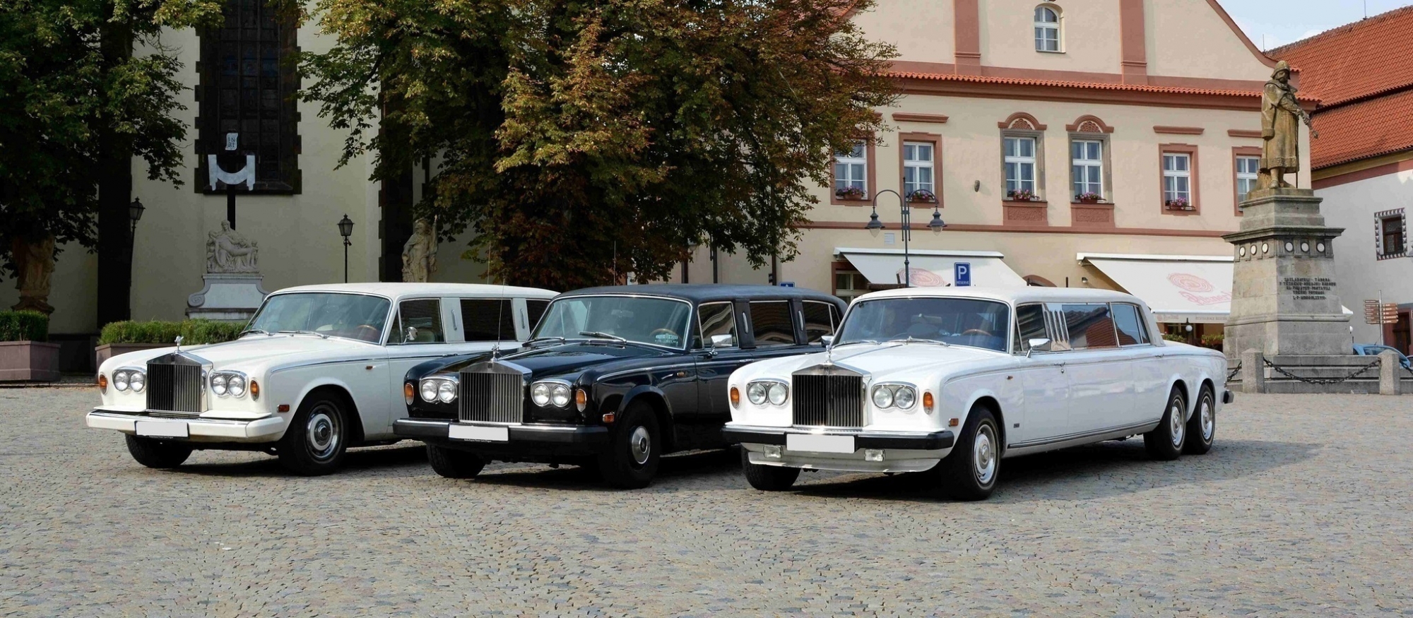 Rent a Rolls Royce limousine