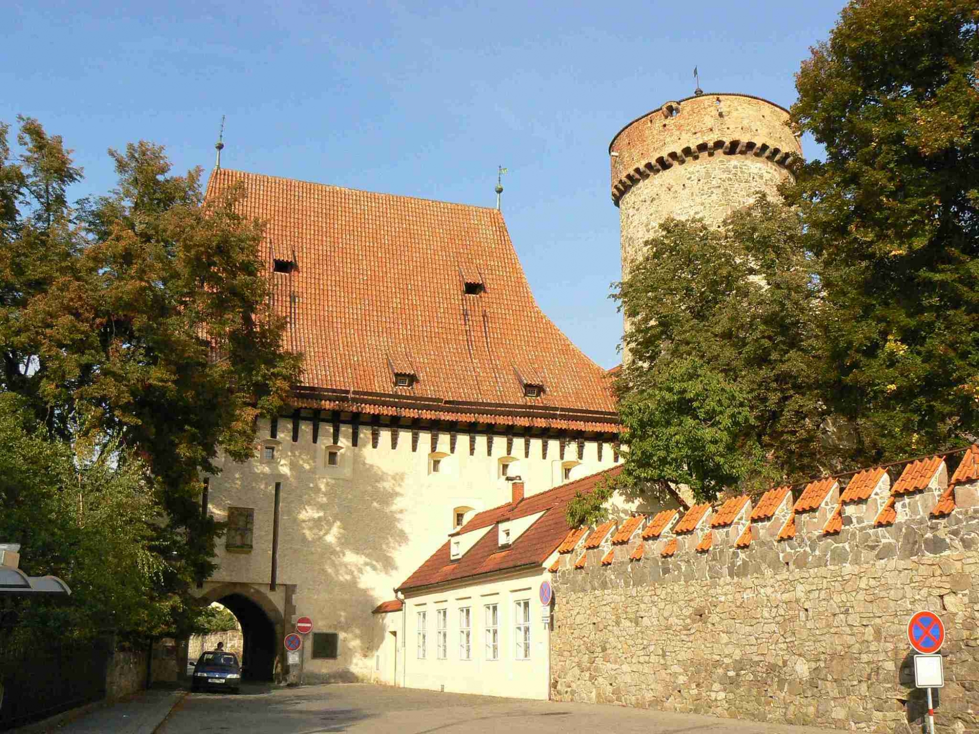 Burg Kotnov und Bechyně-Tor