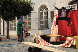 Komedianti v ulicích