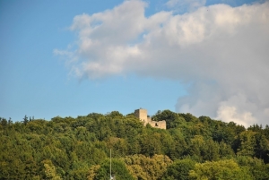 Choustník - Burgruine mit einem Aussichtsturm