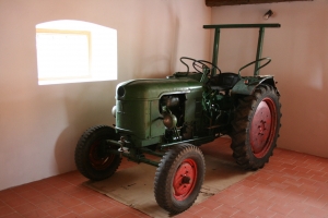 Špejchar Želeč - Muzeum zemědělských strojů a obrazárna