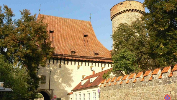 Burg Kotnov und Bechyně-Tor