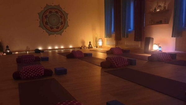 RESTORATIVE YOGA