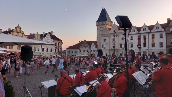 TANČÍRNA, SESKUPENÍ ZA ÚČELEM