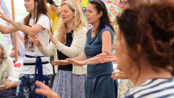 Dances of universal peace "Listopadové flow"
