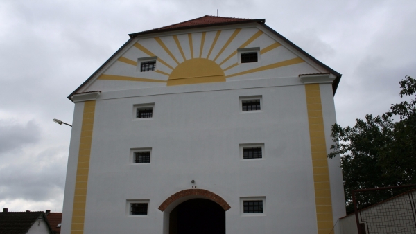 Špejchar Želeč - Muzeum zemědělských strojů a obrazárna